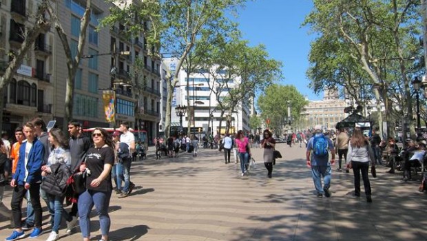 ep gente paseandolas ramblas