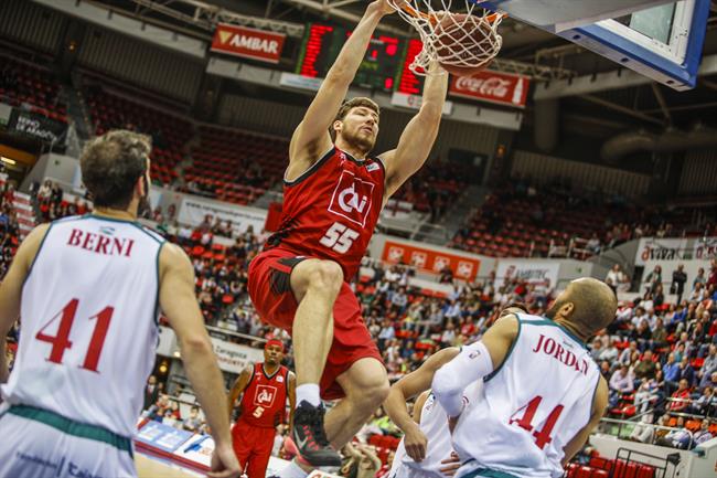Kravtsov, Berni y Jordan en el Cai Zaragoza - Baloncesto Sevilla | ELOY ESTEBAN CANTIN - Archivo ep kravtsov bernijordancai zaragoza - baloncesto sevilla