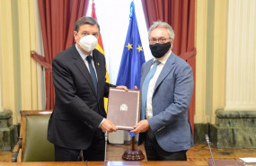 ep luis planas y jorge brotons en la firma del acuerdo