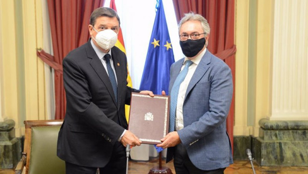 ep luis planas y jorge brotons en la firma del acuerdo