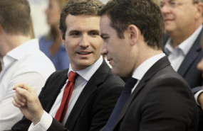 ep presidentepp pablo casado i ysecretario generalpartido teodoro garcia-egea d durantereunionla junta directiva nacionalpartidosu sede situadala calle genovamadrid