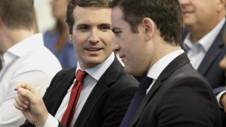 El presidente del PP, Pablo Casado (i) y el secretario general del partido, Teodoro García-Egea (d), durante la reunión de la Junta Directiva Nacional del partido en su sede, situada en la Calle Génova de Madrid. | Eduardo Parra - Europa Press ep presidentepp pablo casado i ysecretario generalpartido teodoro garcia-egea d durantereunionla junta directiva nacionalpartidosu sede situadala calle genovamadrid