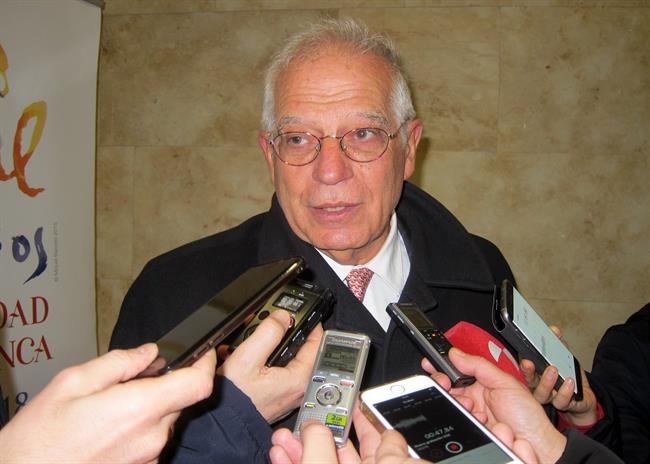 ep salamanca- borrell atiendelos medios