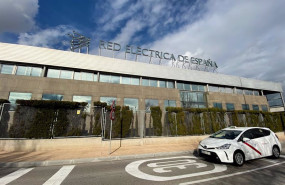 ep un coche aparcado junto al edificio de la sede en alcobendas de grupo red electrica de espana
