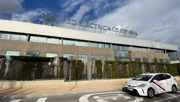 ep un coche aparcado junto al edificio de la sede en alcobendas de grupo red electrica de espana