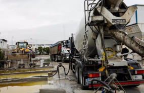 ep una hormigonera trabaja en una empresa de hormigon del poligono industrial prado overa
