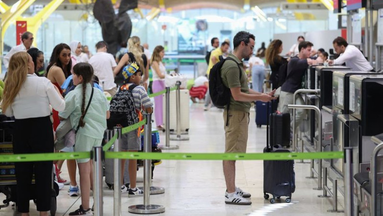 Viajeros en el Aeropuerto Adolfo Suárez Madrid-Barajas, a 3 de julio de 2026, en Madrid (España). | Alejandro Martínez Vélez - Europa Press ep viajeros en el aeropuerto adolfo suarez madrid barajas a 3 de julio de 2026 en madrid espana