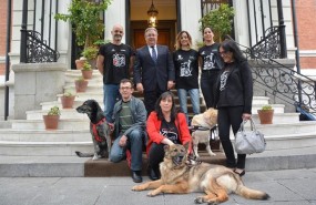 ep zoido recibela asociacion heroesla cuatro patas