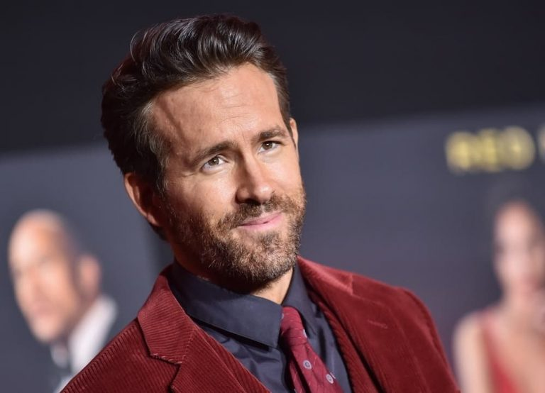 Ryan Reynolds cree que las criptomonedas están emergiendo como un gran actor