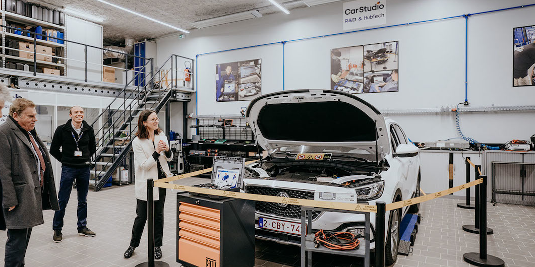 lors de l inauguration de la move factory dans l atelier autotech de car studio ou s elabore la recherche et developpement des marques norauto midas atu et auto 5