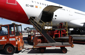ep aeropuertobarajas iberia cargaavion aviones handling