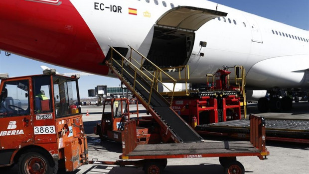 ep aeropuertobarajas iberia cargaavion aviones handling