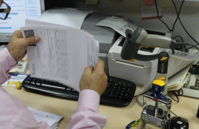 ep archivo funcionario oficina trabajador ep archivo funcionario oficina trabajador