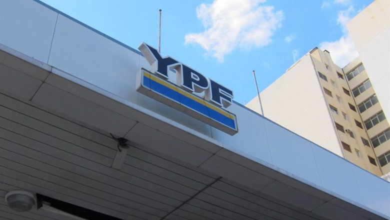 ep archivo - gasolinera ypf de buenos aires argentina