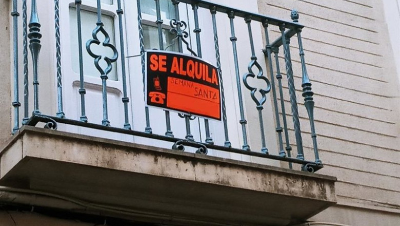Archivo - Un balcón puesto en alquiler para la Semana Santa de Sevilla | EUROPA PRESS - Archivo ep archivo un balcon puesto en alquiler para la semana santa de sevilla
