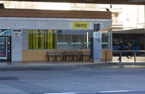 ep archivo   un establecimiento de la cadena de alquiler de automoviles hertz en plaza de castilla a