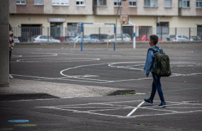 ep archivo   un nino en el patio del ceip padre orbiso en el primer dia del curso escolar