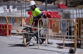 ep archivo   un obrero trabaja en una obra a 10 de mayo de 2023 en madrid espana