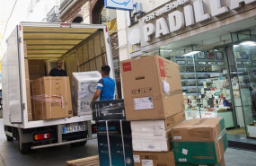 ep archivo   un repartidor trabajando en madrid