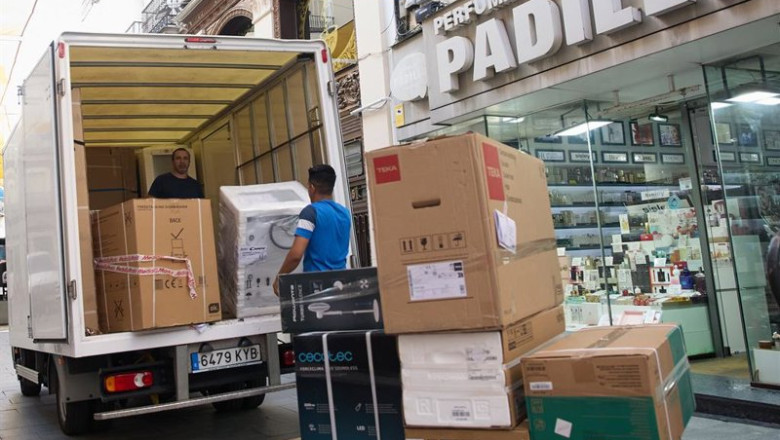 ep archivo   un repartidor trabajando en madrid