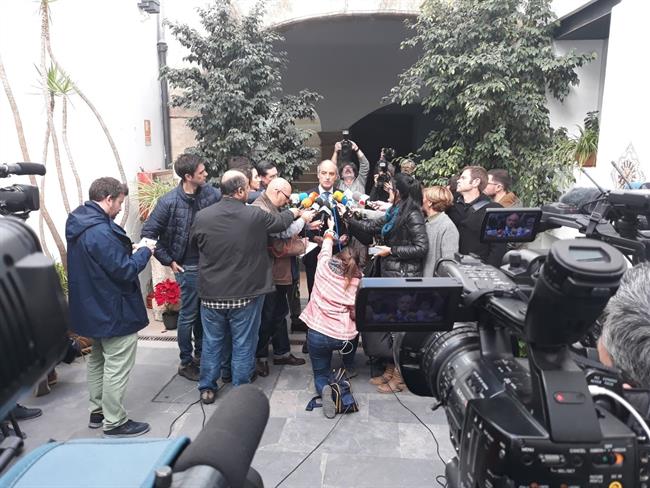 ep camps atiendelos periodistas