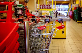 ep carros de la compra en un supermercado de madrid