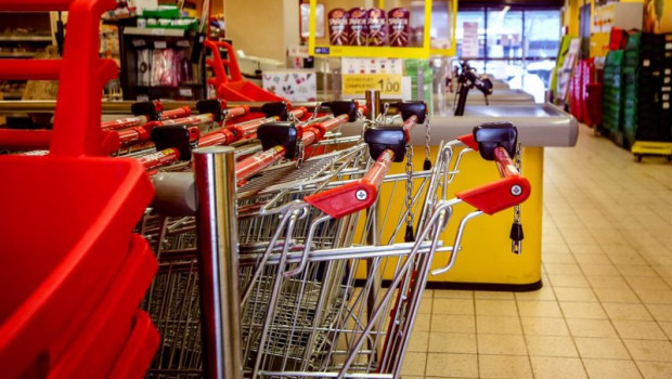 ep carros de la compra en un supermercado de madrid