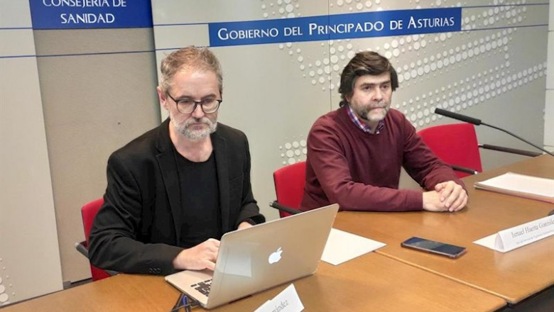ep director general de salud publica asturiano rafael cofino a la izquierda en una imagen de archivo