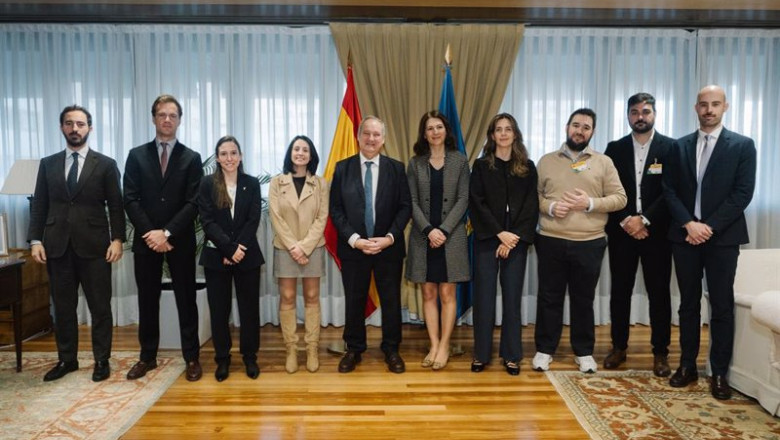ep el ministro de industria y tursimo jordi hereu se reune con la asociacion de operadores de ep el ministro de industria y tursimo jordi hereu se reune con la asociacion de operadores de