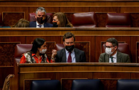 ep el portavoz parlamentario de vox ivan espinosa de los monteros centro durante un debate en el