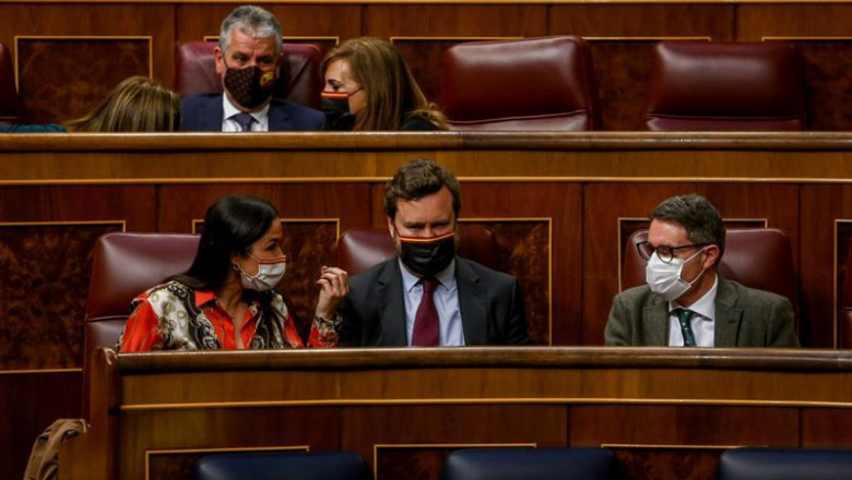 El portavoz parlamentario de Vox, Iván Espinosa de los Monteros (centro), durante un debate en el Pleno de la Cámara Baja | EUROPA PRESS/R.Rubio.POOL - Europa Press ep el portavoz parlamentario de vox ivan espinosa de los monteros centro durante un debate en el