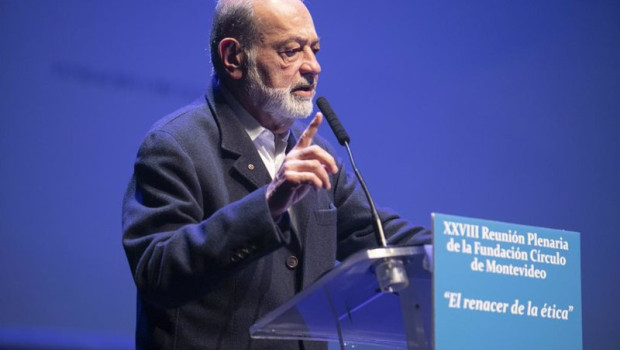 ep el presidente empresarial de la fundacion circulo de montevideo carlos slim participa en la