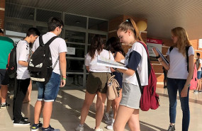 ep estudiantes repasan antes de realizar la selectividad el ano pasado en la universidad de