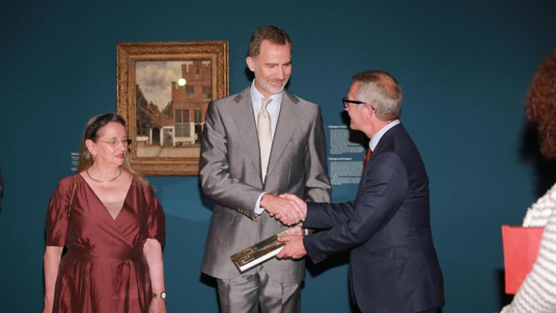(I-D) La vicepresidenta del Real Patronato del Museo Nacional del Prado, Amelia Válcarcel, el Rey Felipe VI y el ministro de Cultura y Deporte en funciones, José Guirao, durante la inauguración de la exposición 'Velázquez, Rembrandt, Vermeer. Miradas afin | Josefina Blanco - Europa Press - Archivo ep i-d la vicepresidenta del real patronato del museo nacional del prado amelia valcarcel el rey