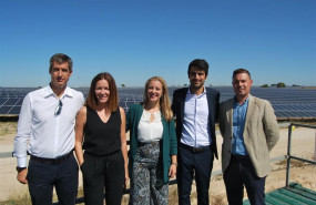 ep la alcaldesa de alcala ana isabel jimenez con responsables municipales y la empresa que ha