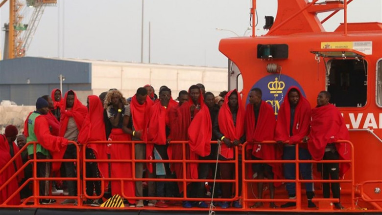 Llegada al puerto de Málaga de 73 personas rescatas de una patera por salvamento Marítimo | Álex Cámara - Europa Press ep llegadapuertomalaga73 personas rescatasuna paterasalvamento maritimo 20190816120903