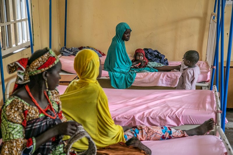 ep ninos con desnutricion en un centro de tratamiento de msf en nigeria