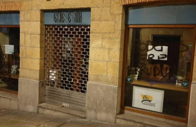 ep pintadas en la sede de podemos de portugalete