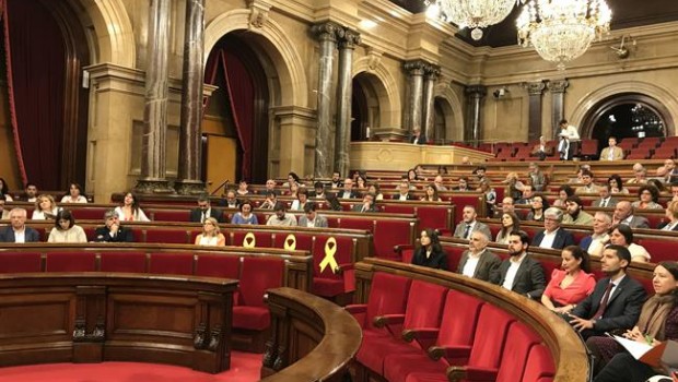 ep plenoparlamentcatalunyala bancadagovern vacia