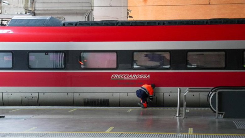 Trenes parados y andenes vacíos en en la estación de Santa Justa de Sevilla | Eduardo Briones - Europa Press ep trenes parados y andenes vacios en en la estacion de santa justa de sevilla