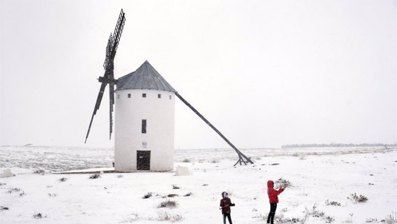 Una gran nevada cae sobre Campo de Criptana, en Castilla-La Mancha (España) a 7 de enero de 2021 | Rey Sotolongo - Europa Press ep una gran nevada cae sobre campo de criptana en castilla-la mancha espana a 7 de enero de 2021