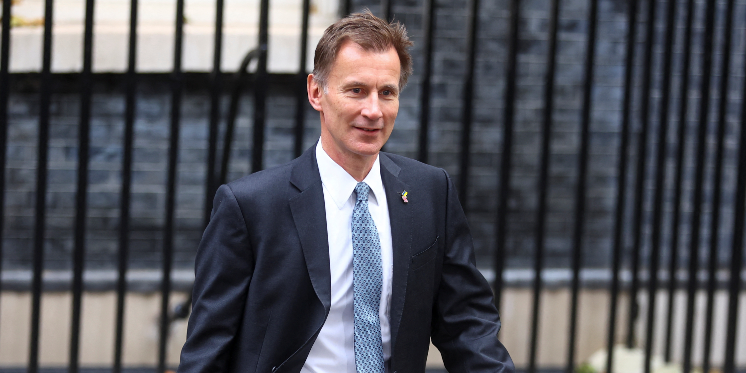 le ministre des finances britannique jeremy hunt devant le number 10 downing street a londres 