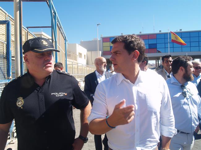 Albert Rivera visita el perímetro fronterizo de Ceuta | CEDIDA ep albert rivera visitaperimetro fronterizoceuta