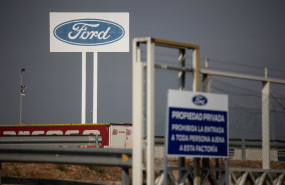 ep archivo   cartel de la fabrica ford almussafes