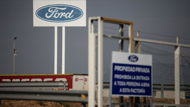 ep archivo cartel de la fabrica ford almussafes ep archivo cartel de la fabrica ford almussafes