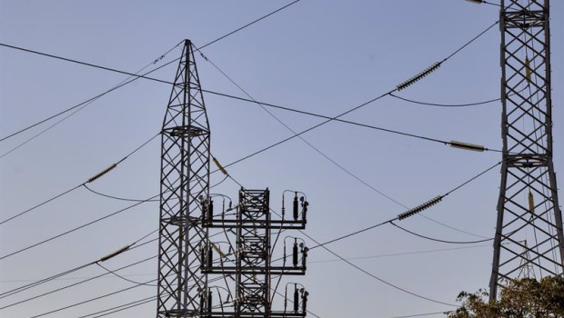 ep archivo   con la restriccion de acceso de la tarifa electrica regulada a los hogares vulnerables