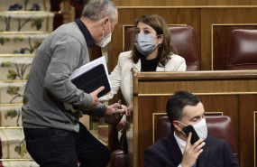 ep archivo   el diputado de compromis joan baldovi i conversa con la vicesecretaria general del psoe
