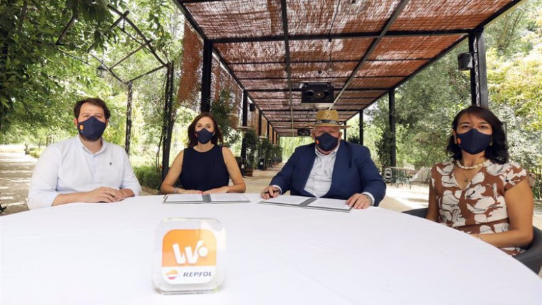 ep archivo   firma de acuerdo entre repsol y huerta carabana