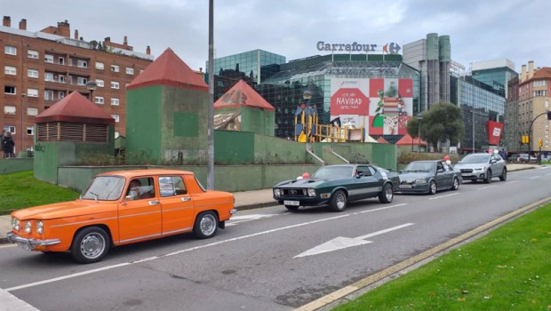 ep archivo   manifestacion de coches antiguos e historicos en gijon