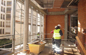 ep archivo operarios trabajando en un edificio en construccion ep archivo operarios trabajando en un edificio en construccion